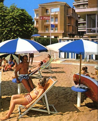 Hotel La Perla dalla spiaggia nel 1971
